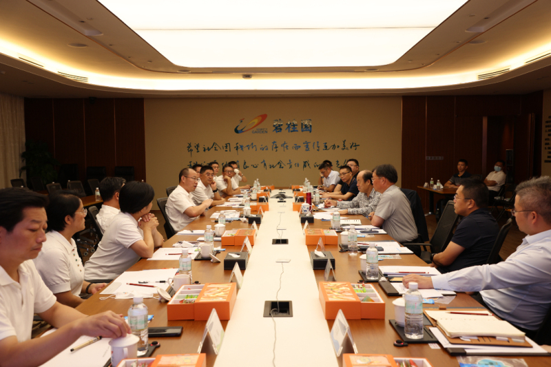 万华生态集团领导陪同信阳市委书记蔡松涛一行前往广州碧桂园集团进行考察交流